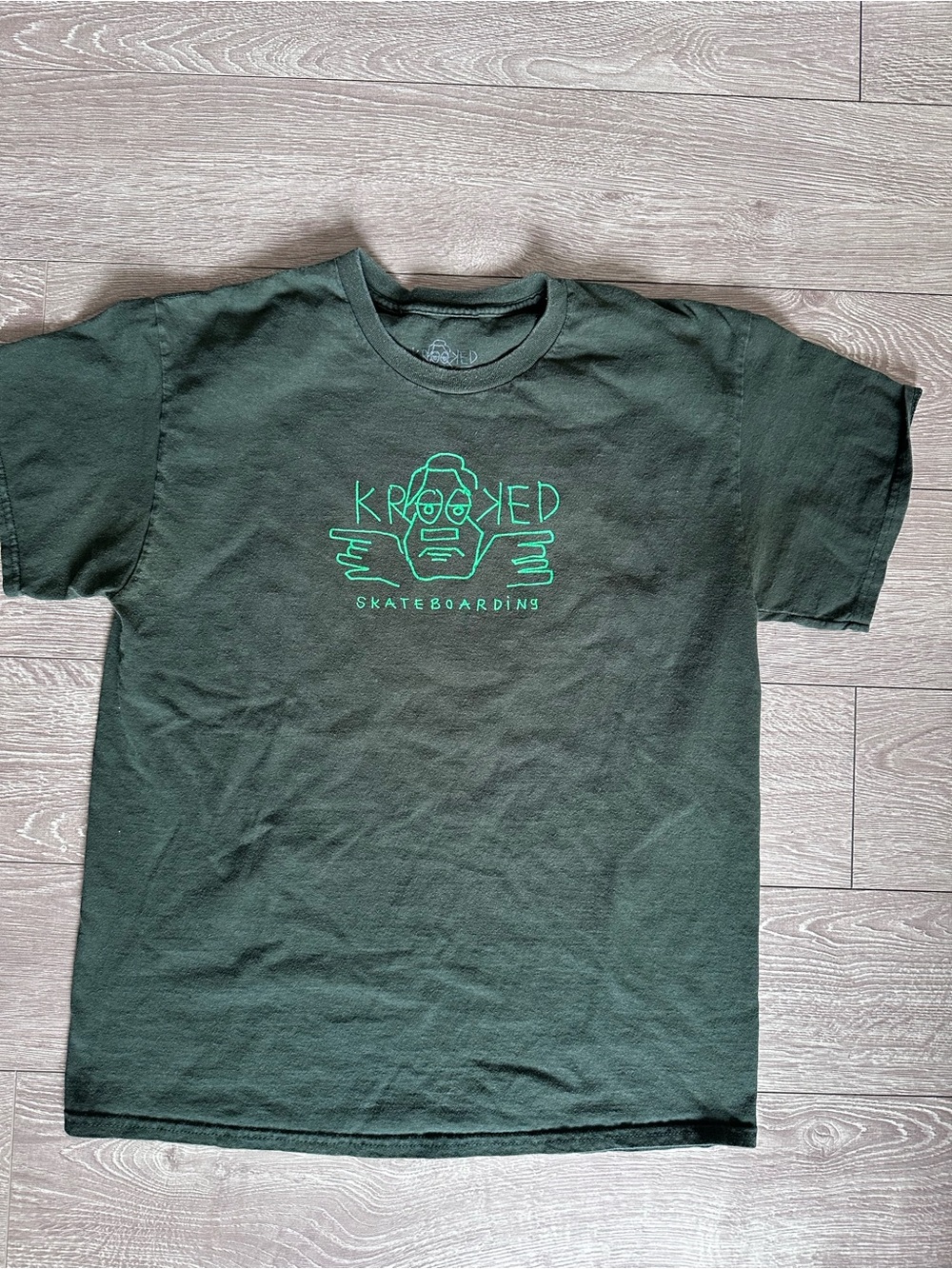 Krooked Skateboarding Men's Dark Green Graphic Tee